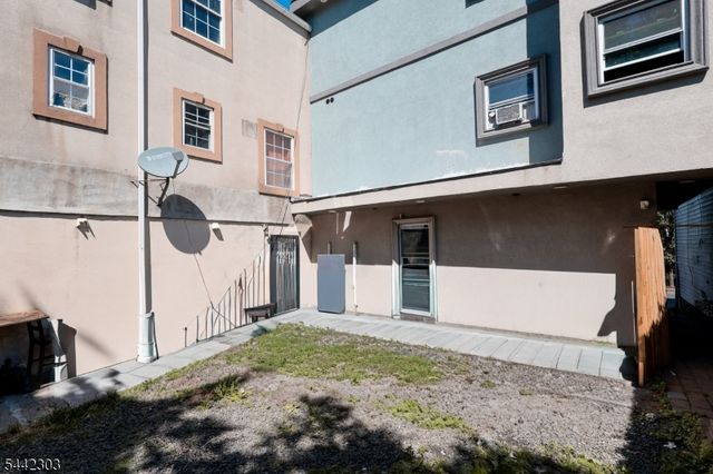 10 Oriental St, Newark City, NJ 07104
