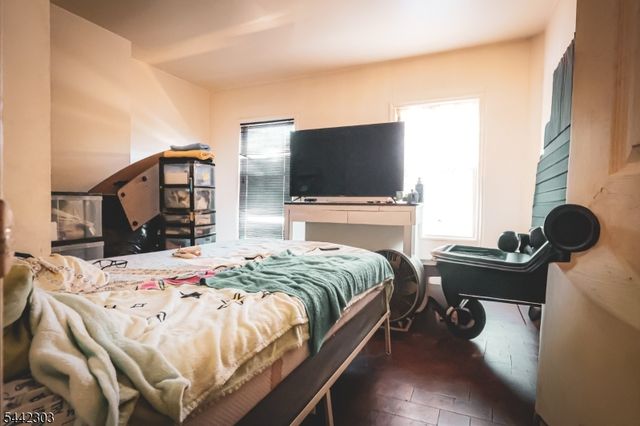 10 Oriental St, Newark City, NJ 07104