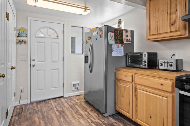 284 N 1st Avenue, Gold Hill, OR 97525