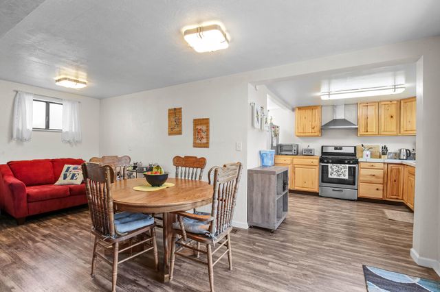 284 N 1st Avenue, Gold Hill, OR 97525