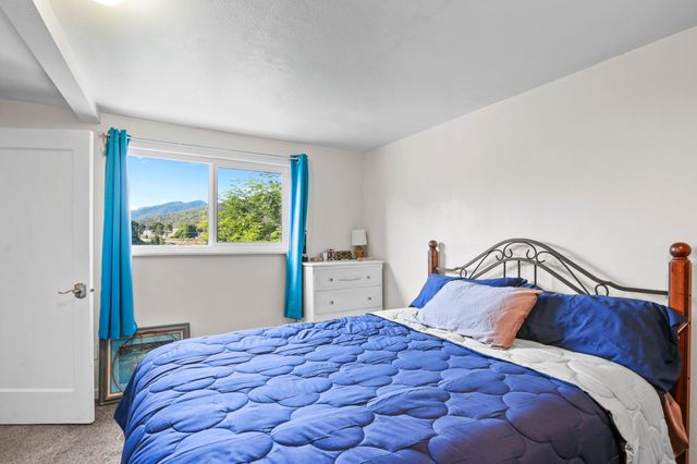 284 N 1st Avenue, Gold Hill, OR 97525