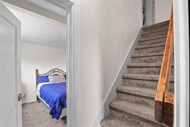 284 N 1st Avenue, Gold Hill, OR 97525