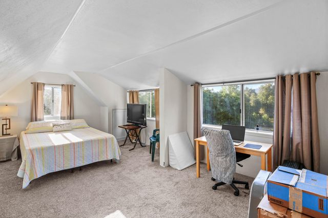 284 N 1st Avenue, Gold Hill, OR 97525