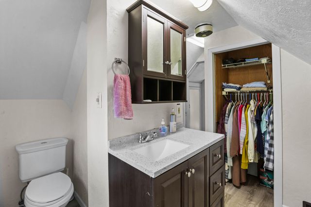 284 N 1st Avenue, Gold Hill, OR 97525