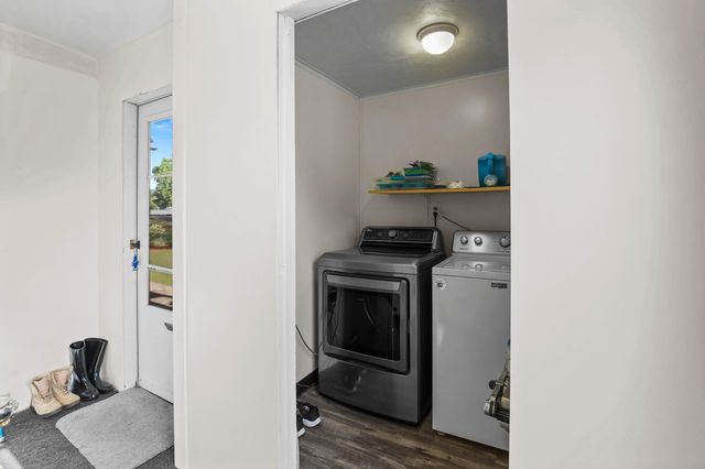 284 N 1st Avenue, Gold Hill, OR 97525