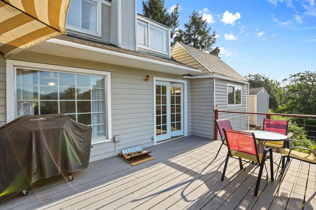 284 N 1st Avenue, Gold Hill, OR 97525
