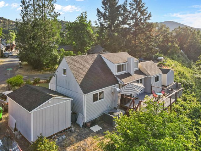 284 N 1st Avenue, Gold Hill, OR 97525