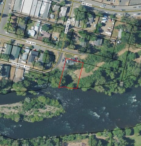 284 N 1st Avenue, Gold Hill, OR 97525