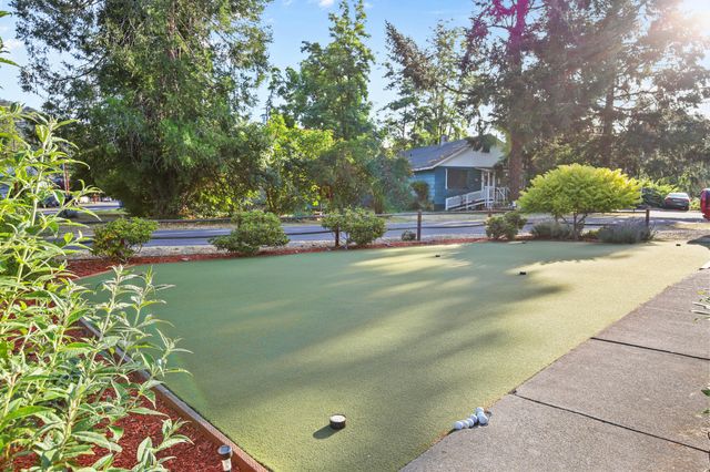 284 N 1st Avenue, Gold Hill, OR 97525