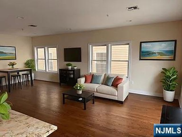 600 N Frank E Rodgers 2R, Harrison, NJ 07029