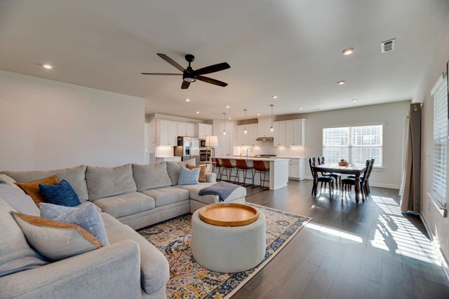 7001 Evinston Dr, Spring Hill, TN 37174