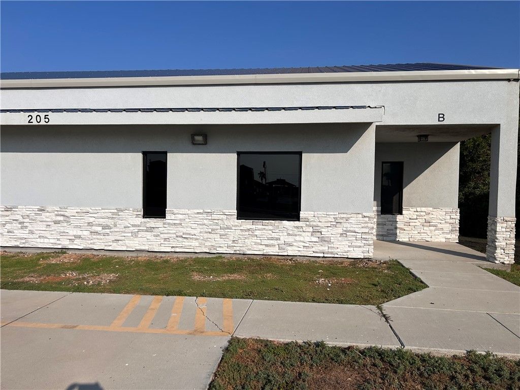 205 Cedar Dr B, Portland, TX 78374 — exterior