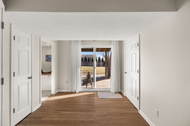 8334 Dakota Drive, West Des Moines, IA 50266