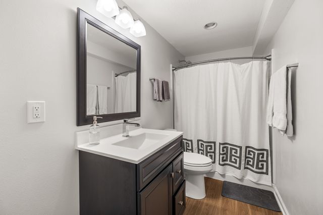 8334 Dakota Drive, West Des Moines, IA 50266