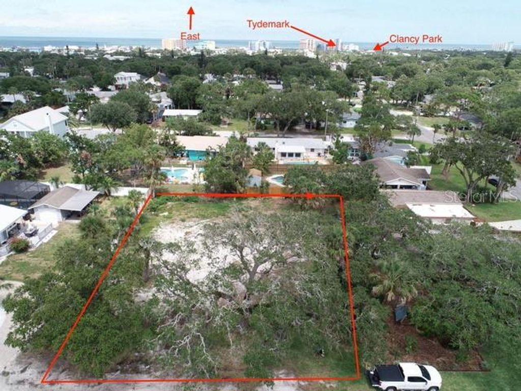 Image 8 of property listing at 437 S PENINSULA AVENUE, New Smyrna Beach, FL 32169