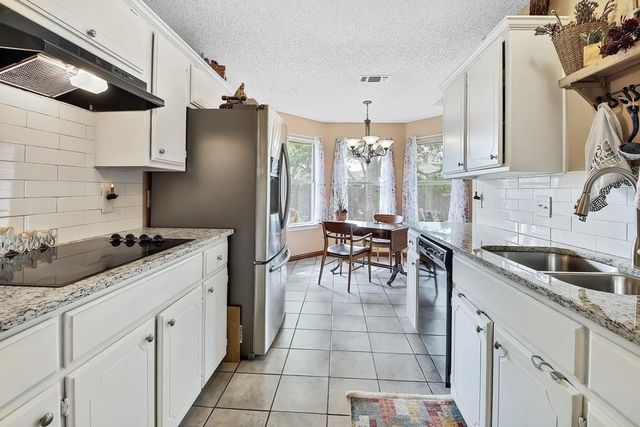 6813 Hadley Drive, North Richland Hills, TX 76182