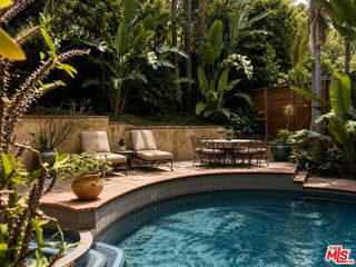 2695 La Cuesta Drive, Los Angeles, CA 90046