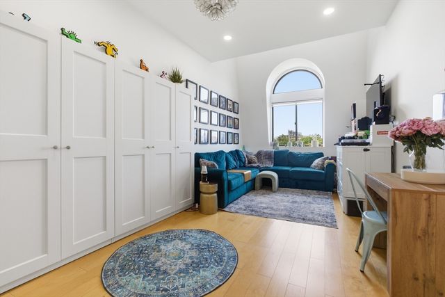 160 Commonwealth Ave 520, Boston, MA 02116