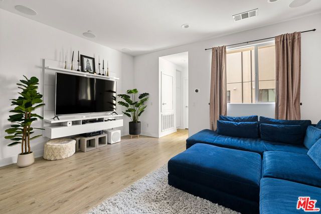 118 S Avenue 50 602, Los Angeles, CA 90042