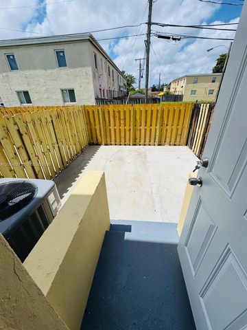 8454 NW 4th Ave 8454, Miami, FL 33150