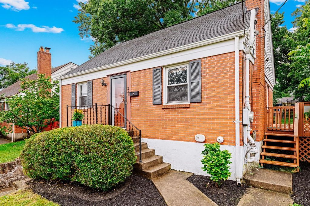 345 Durrell Avenue, Wyoming, OH 45215