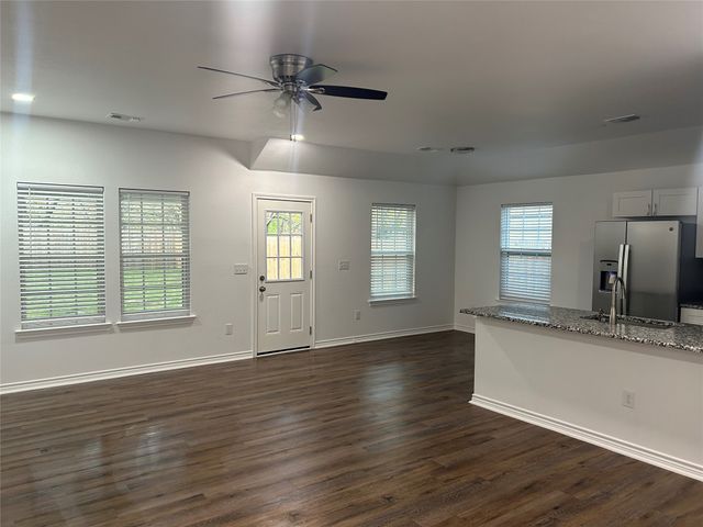 1985 W Bond Street, Denison, TX 75020
