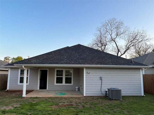 1985 W Bond Street, Denison, TX 75020