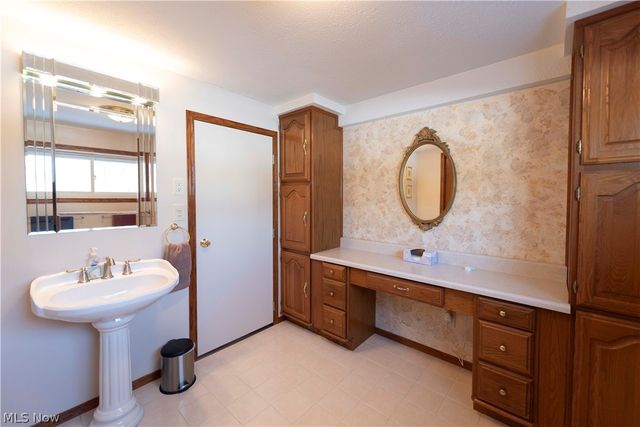 9735 Deerfield Place, Kirtland, OH 44094