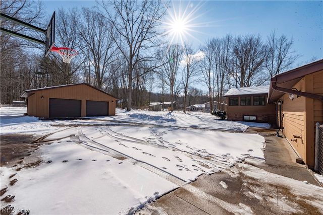 9735 Deerfield Place, Kirtland, OH 44094