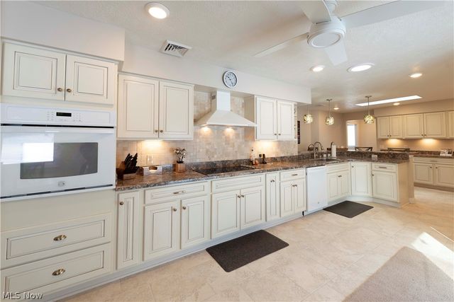 9735 Deerfield Place, Kirtland, OH 44094