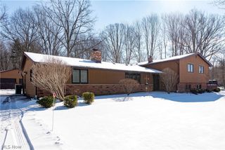 9735 Deerfield Place, Kirtland, OH 44094
