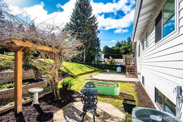 739 SW 298TH Place, Federal Way, WA 98023