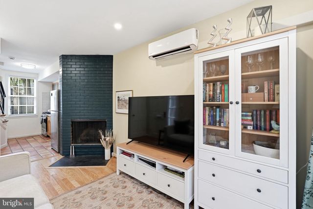 19 SNOWS CT NW, Washington, DC 20037
