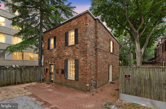19 SNOWS CT NW, Washington, DC 20037