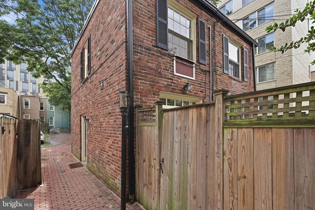 19 SNOWS CT NW, Washington, DC 20037