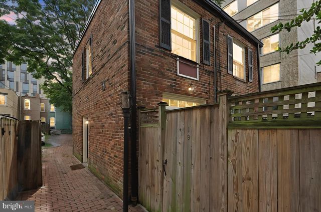 19 SNOWS CT NW, Washington, DC 20037