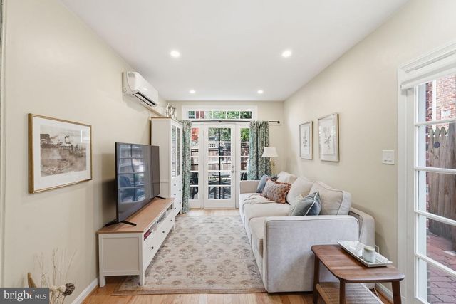 19 SNOWS CT NW, Washington, DC 20037