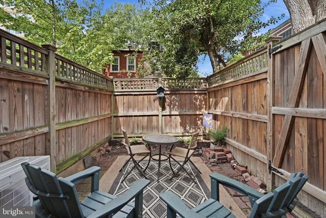19 SNOWS CT NW, Washington, DC 20037