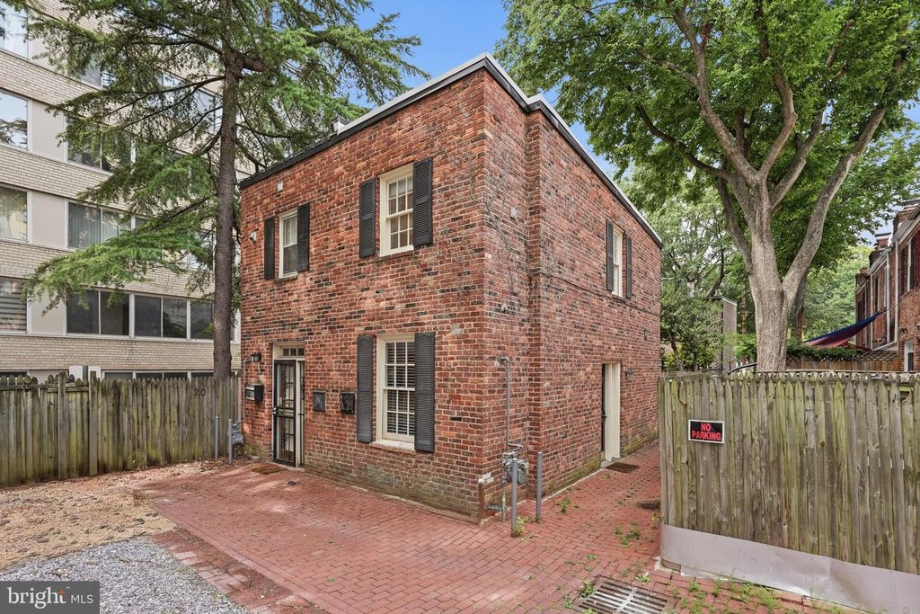 19 SNOWS CT NW, Washington, DC 20037