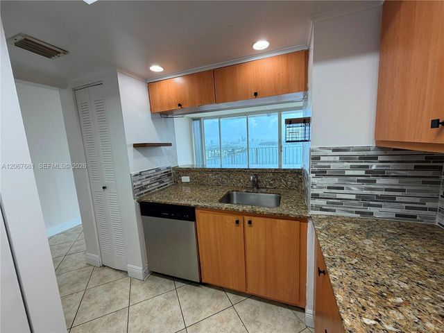 7601 E Treasure Drive 2007, North Bay Village, FL 33141