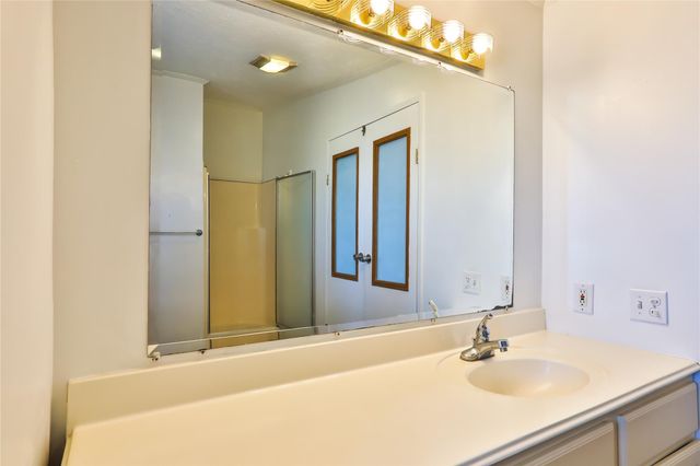 172 Kid Ranch LN, San Marcos, TX 78666