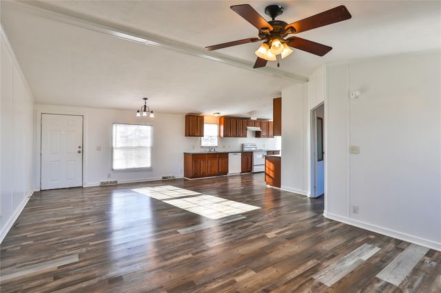 172 Kid Ranch LN, San Marcos, TX 78666