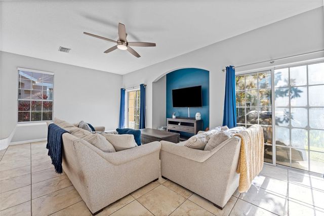 5107 6TH WAY N, St Petersburg, FL 33703