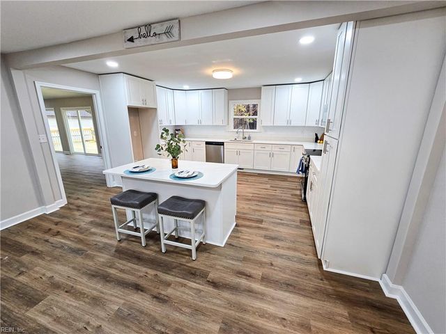 47 Santa Barbara DR, Hampton, VA 23666