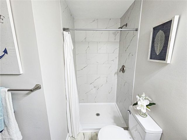 47 Santa Barbara DR, Hampton, VA 23666