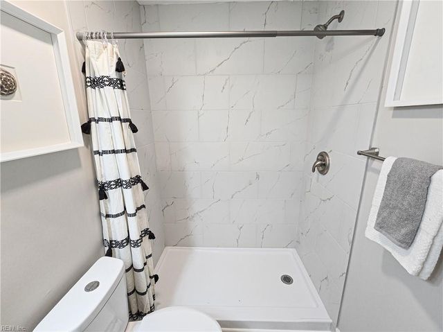 47 Santa Barbara DR, Hampton, VA 23666