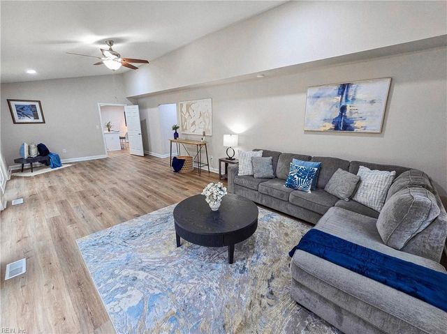 47 Santa Barbara DR, Hampton, VA 23666