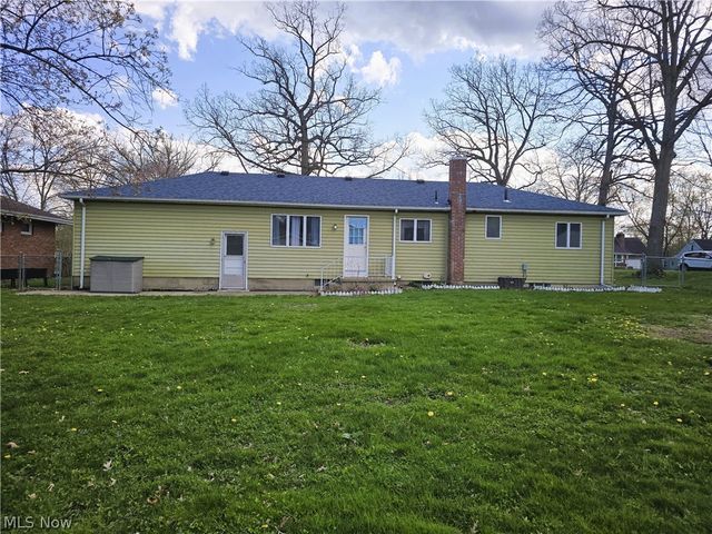 3839 Valacamp SE, Warren, OH 44484