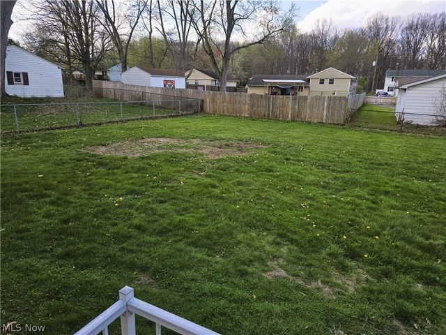 3839 Valacamp SE, Warren, OH 44484