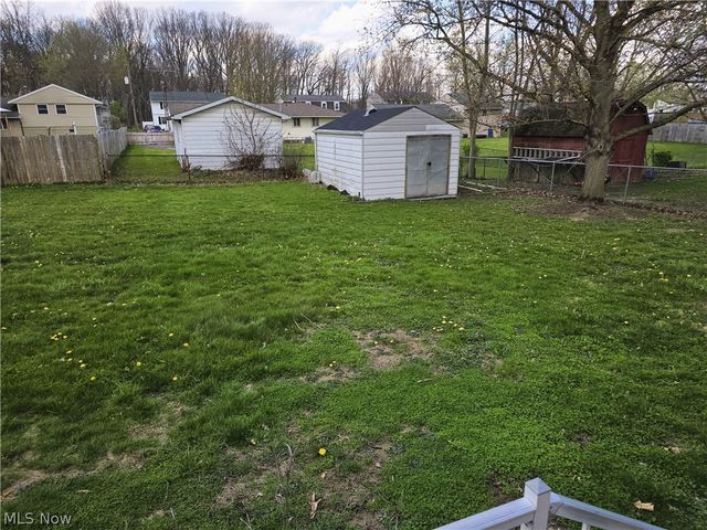 3839 Valacamp SE, Warren, OH 44484